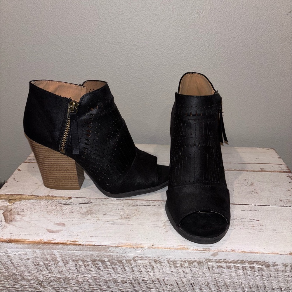 - Qupid Black Leather Perforated Booties!